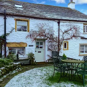 Westside Cottage: Yorkshire Dales Pet-friendly Retreat , Newby (Craven) United Kingdom